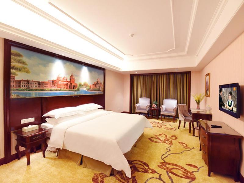 Vienna Hotel Loudi Chunyuan Pedestrian Street Exterior photo